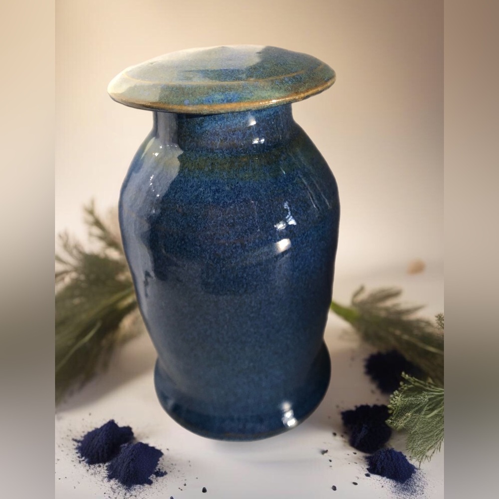 New hand made pet urn